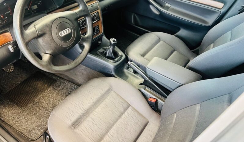 Audi A4 1,6 full