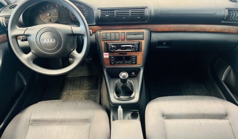 Audi A4 1,6 full