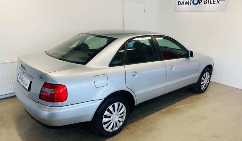 Audi A4 1,6 full