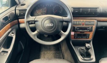 Audi A4 1,6 full