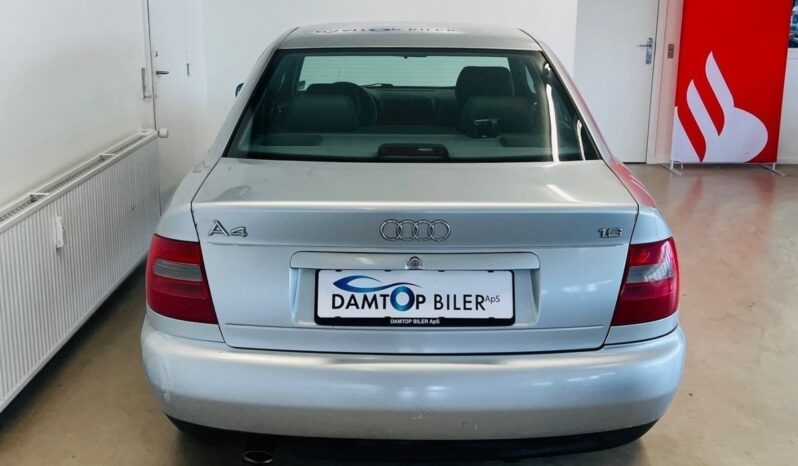 Audi A4 1,6 full